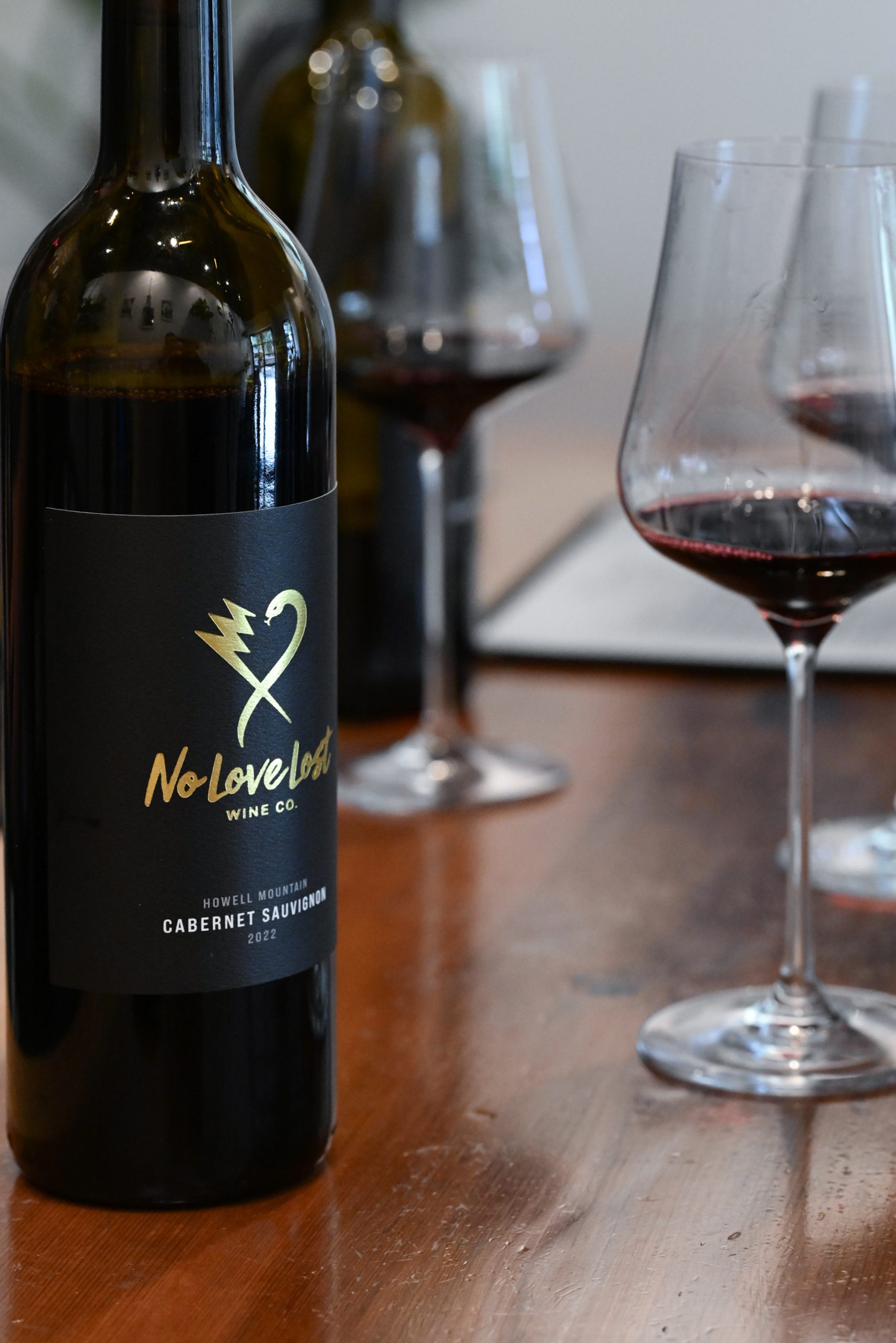 wine tasting flight at no love lost