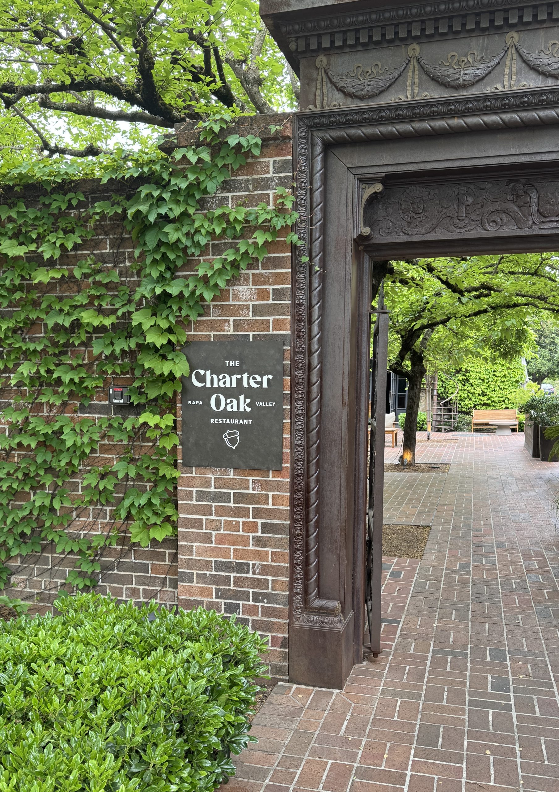entry way to Charter Oak in Napa